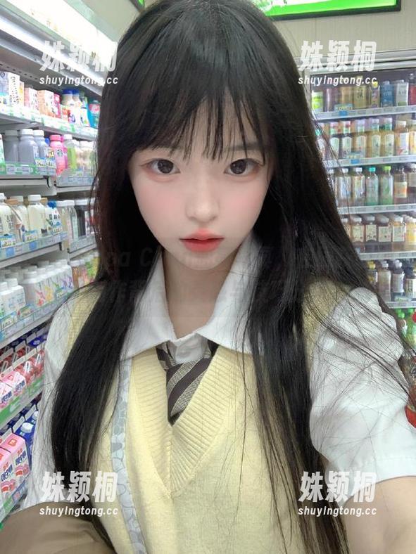 探索Poppa Chan油亮写真，在线获取她创作背后的灵感与技巧分享
